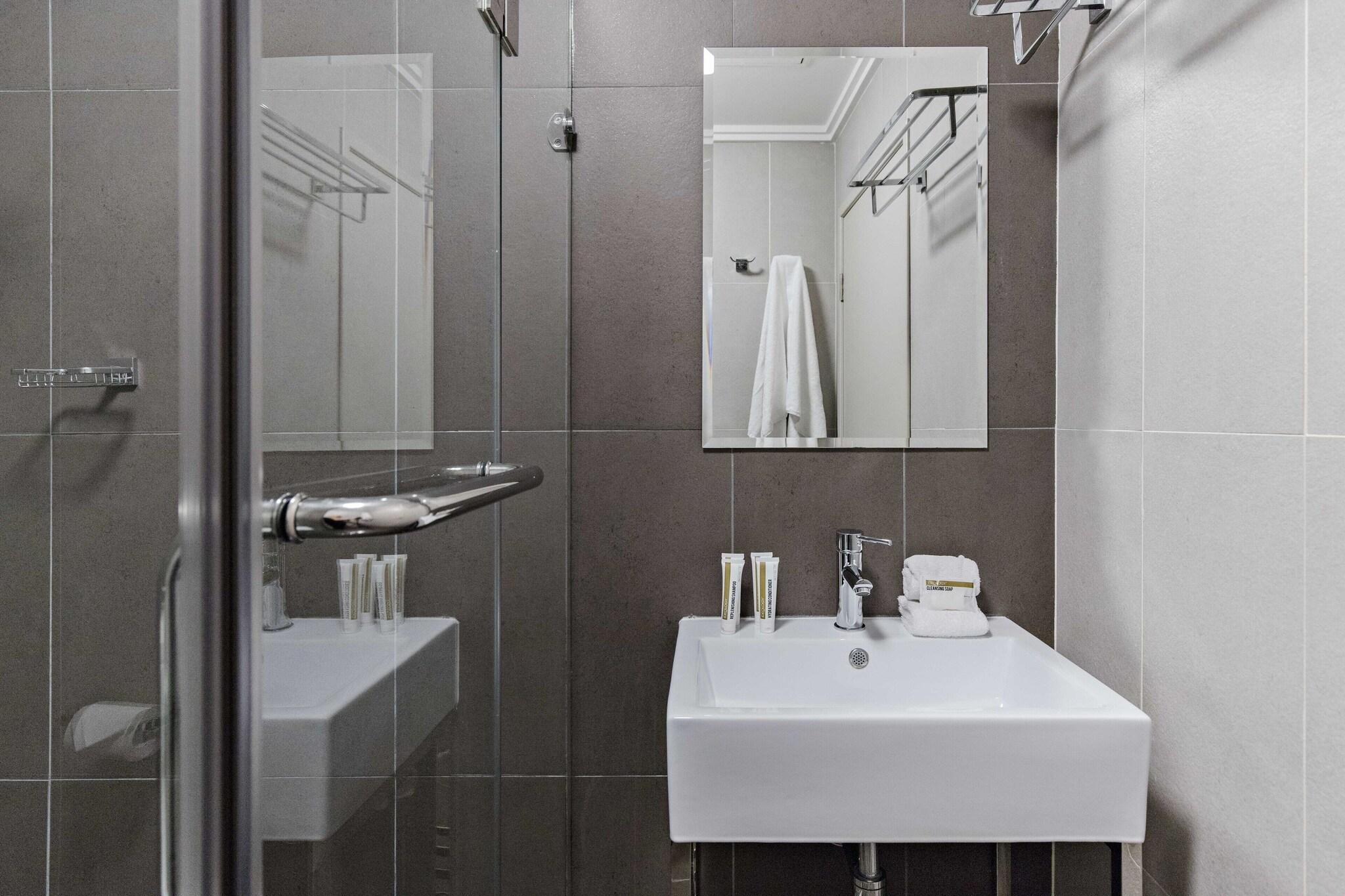 Double Deluxe King Bed