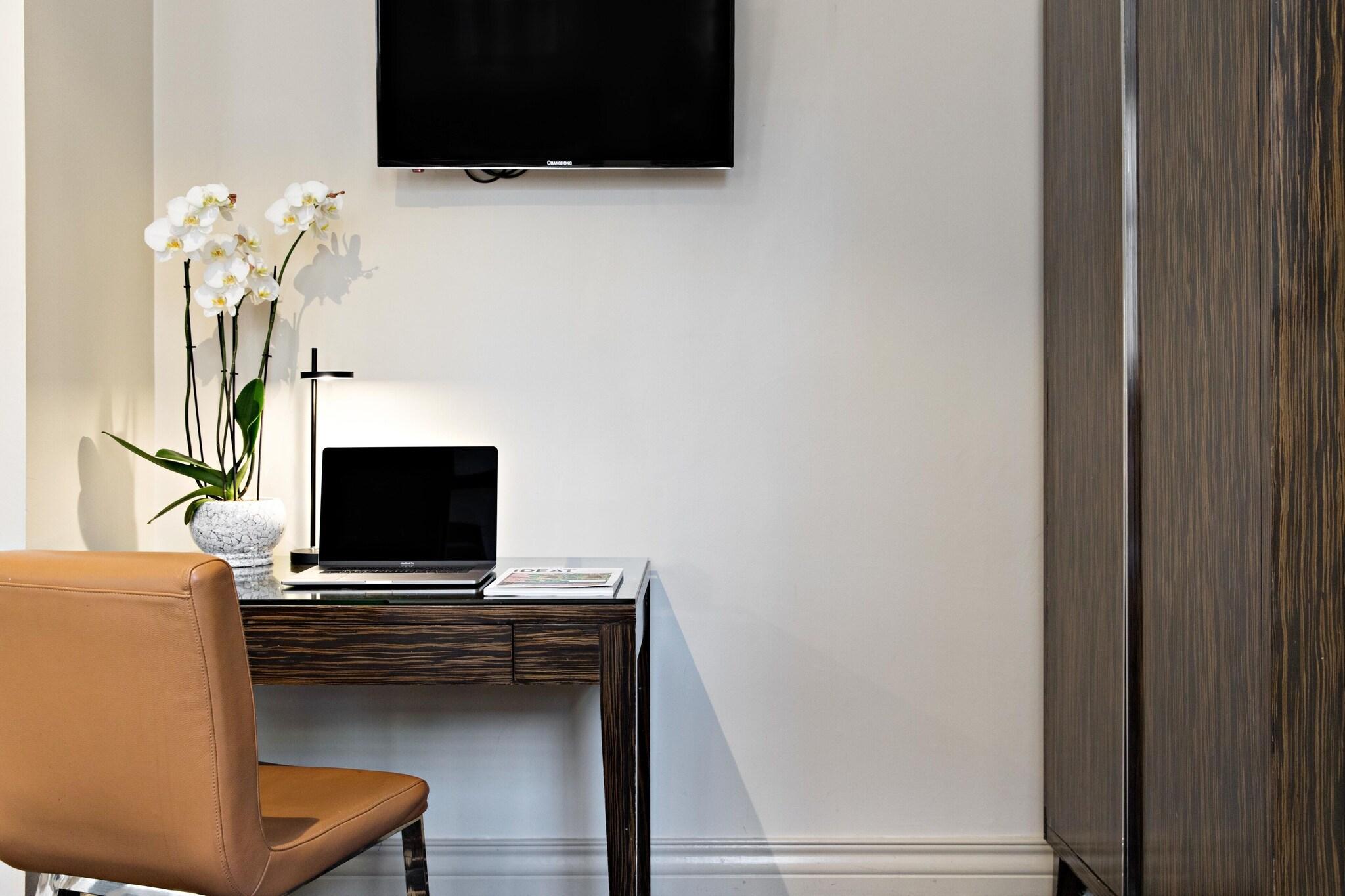 Double Deluxe King Bed