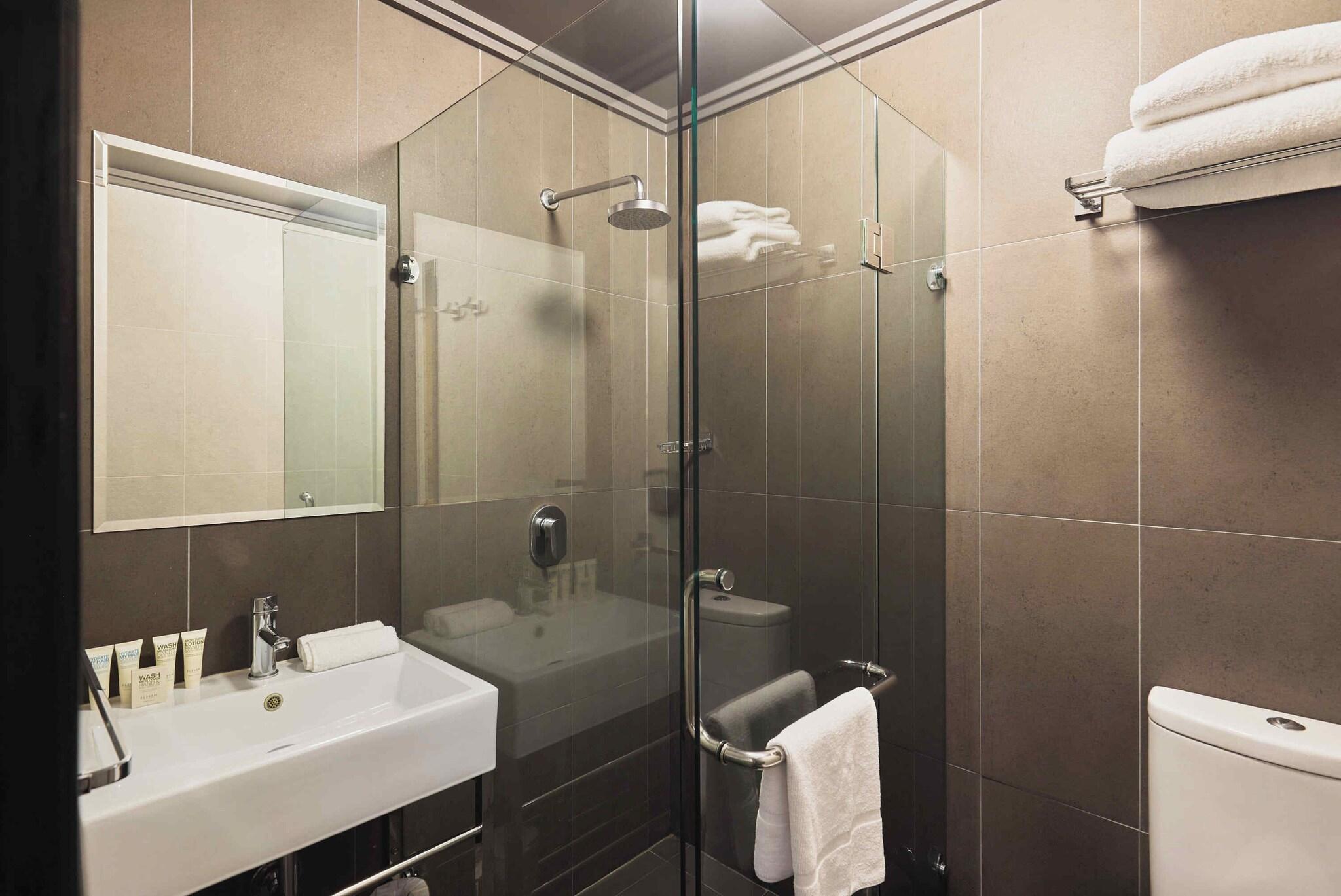 Double Deluxe King Bed