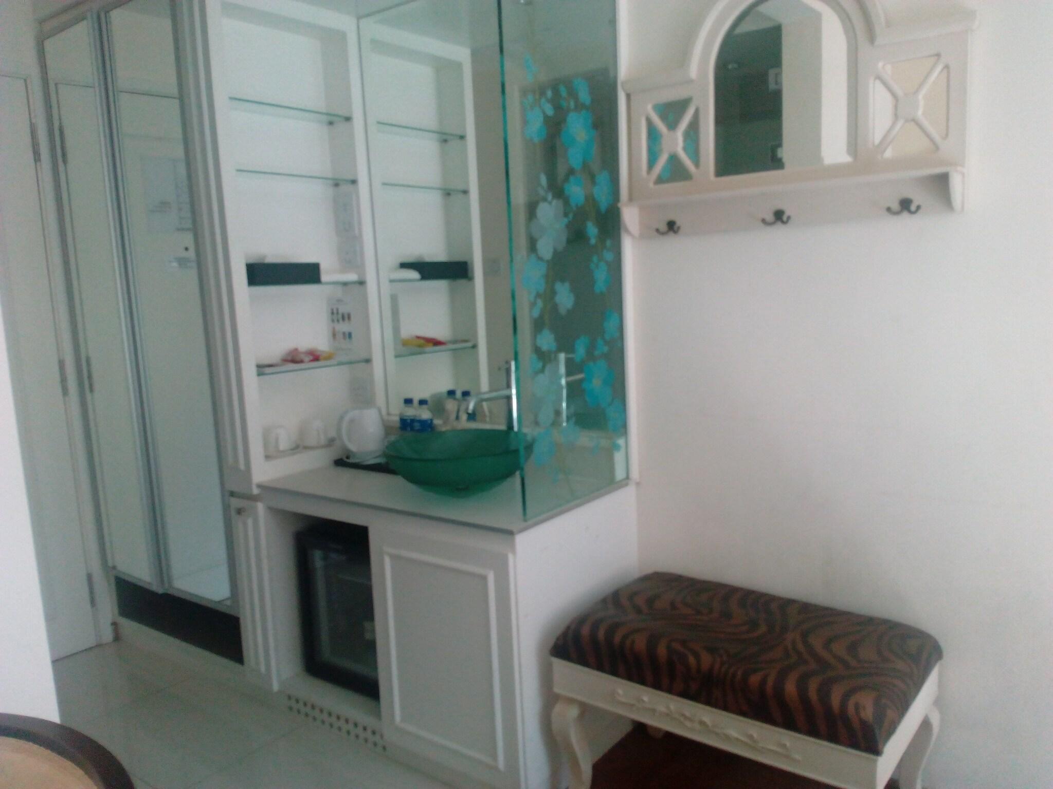 Double Queen Size Bed