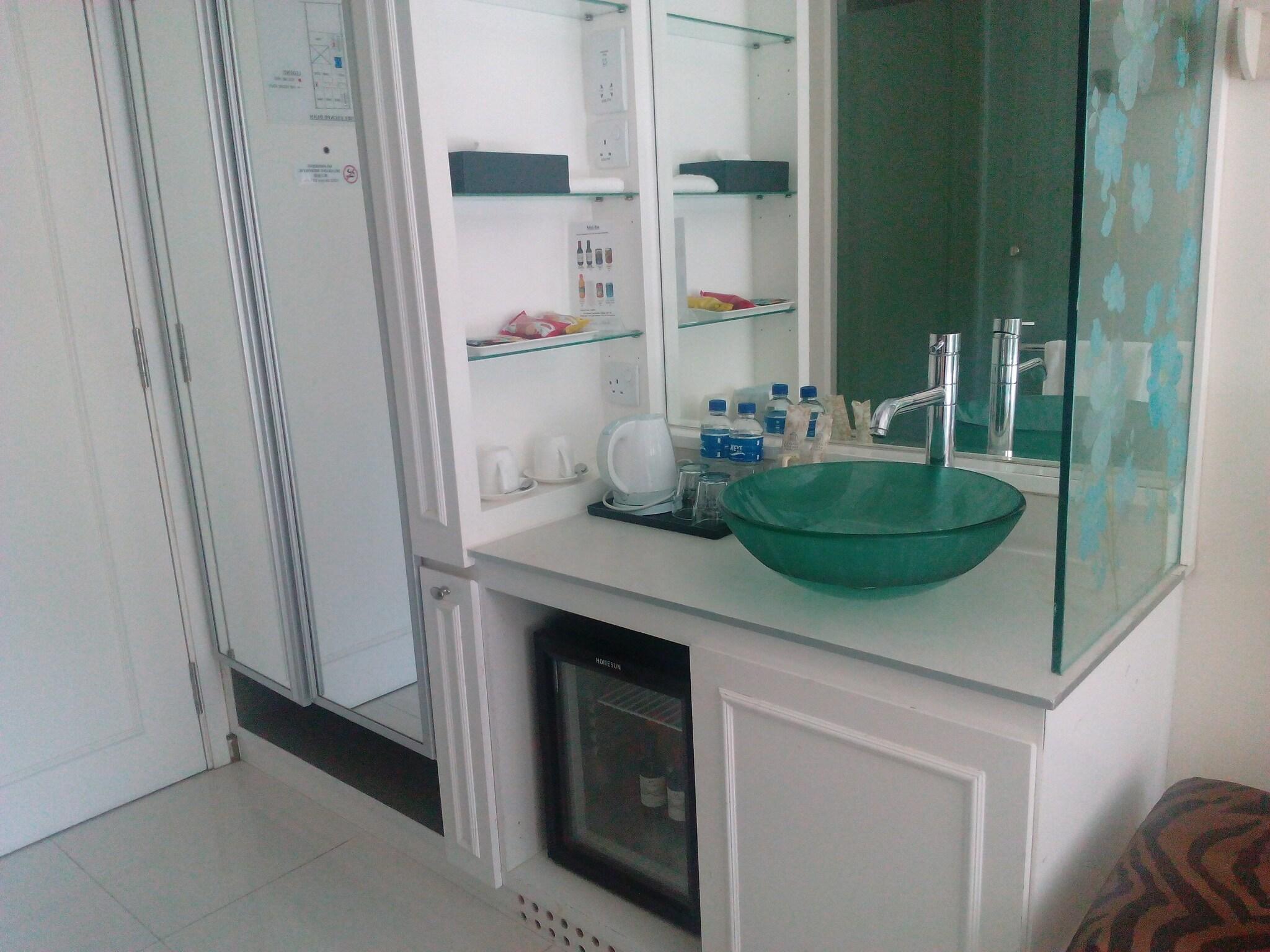 Double Queen Size Bed