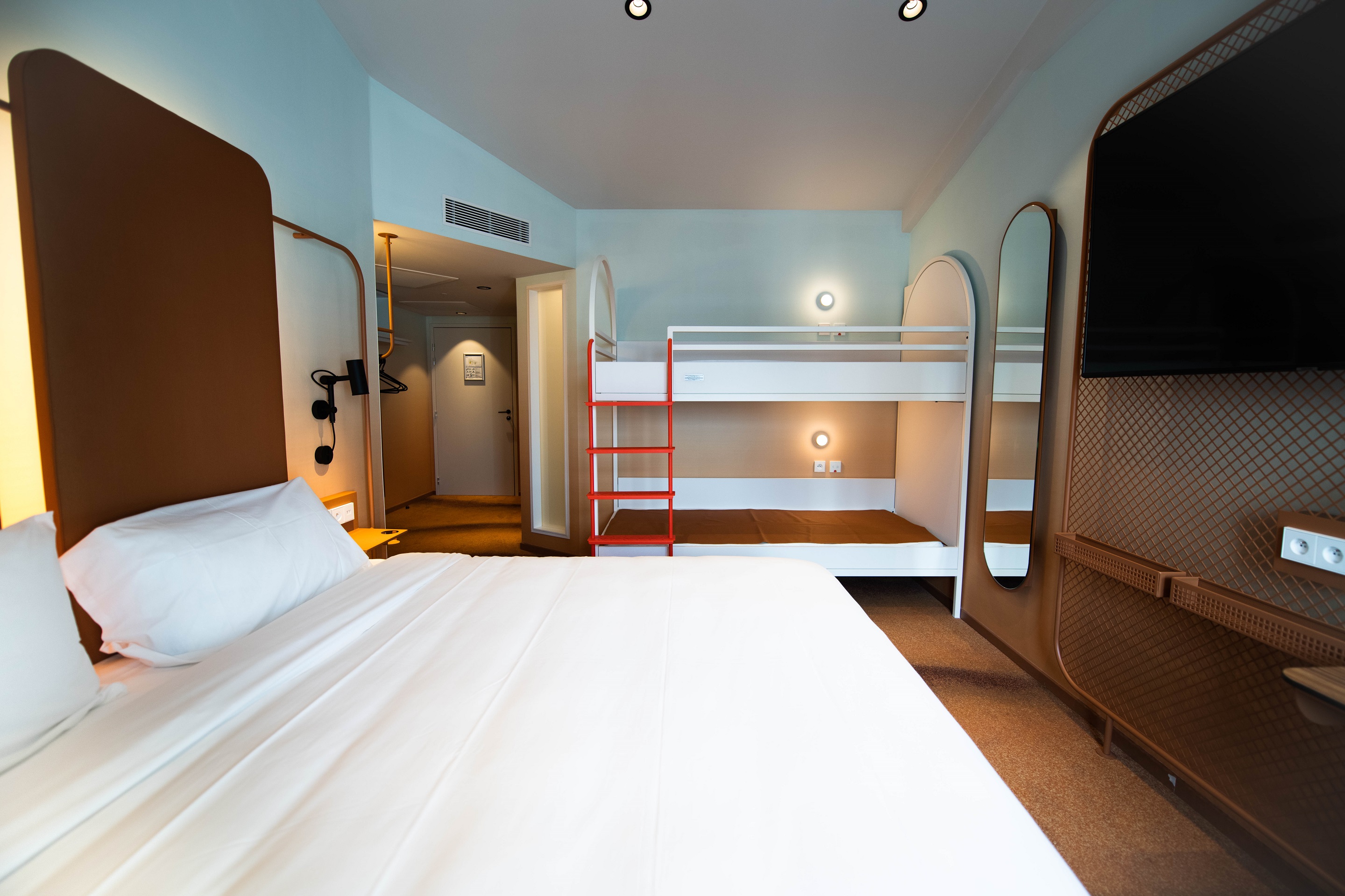 Family Room Capacity 4