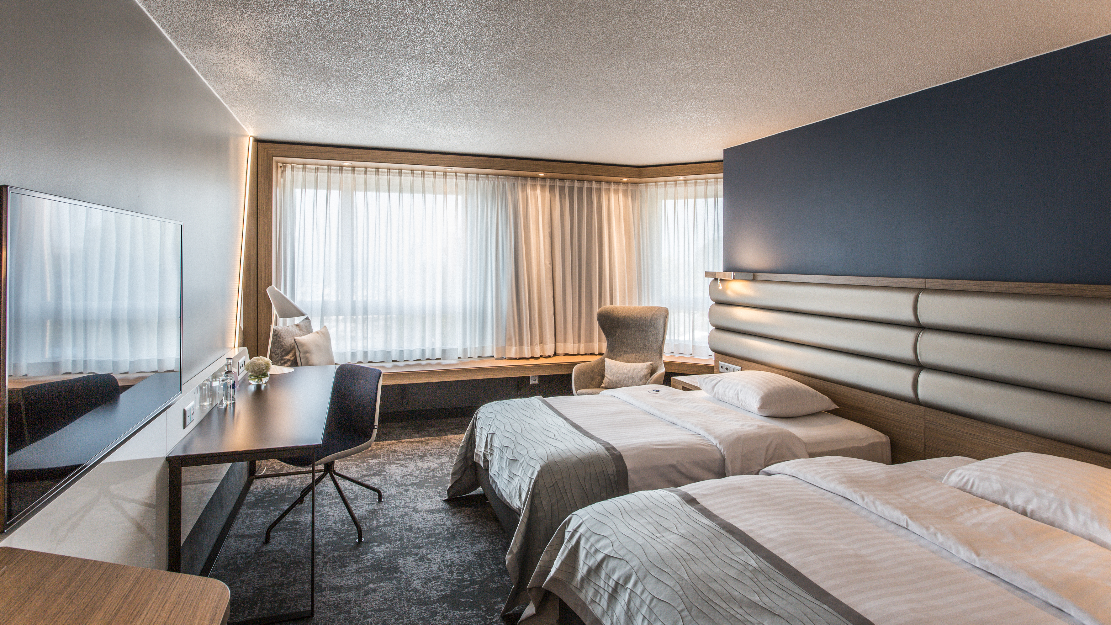 Twin Deluxe Lake View