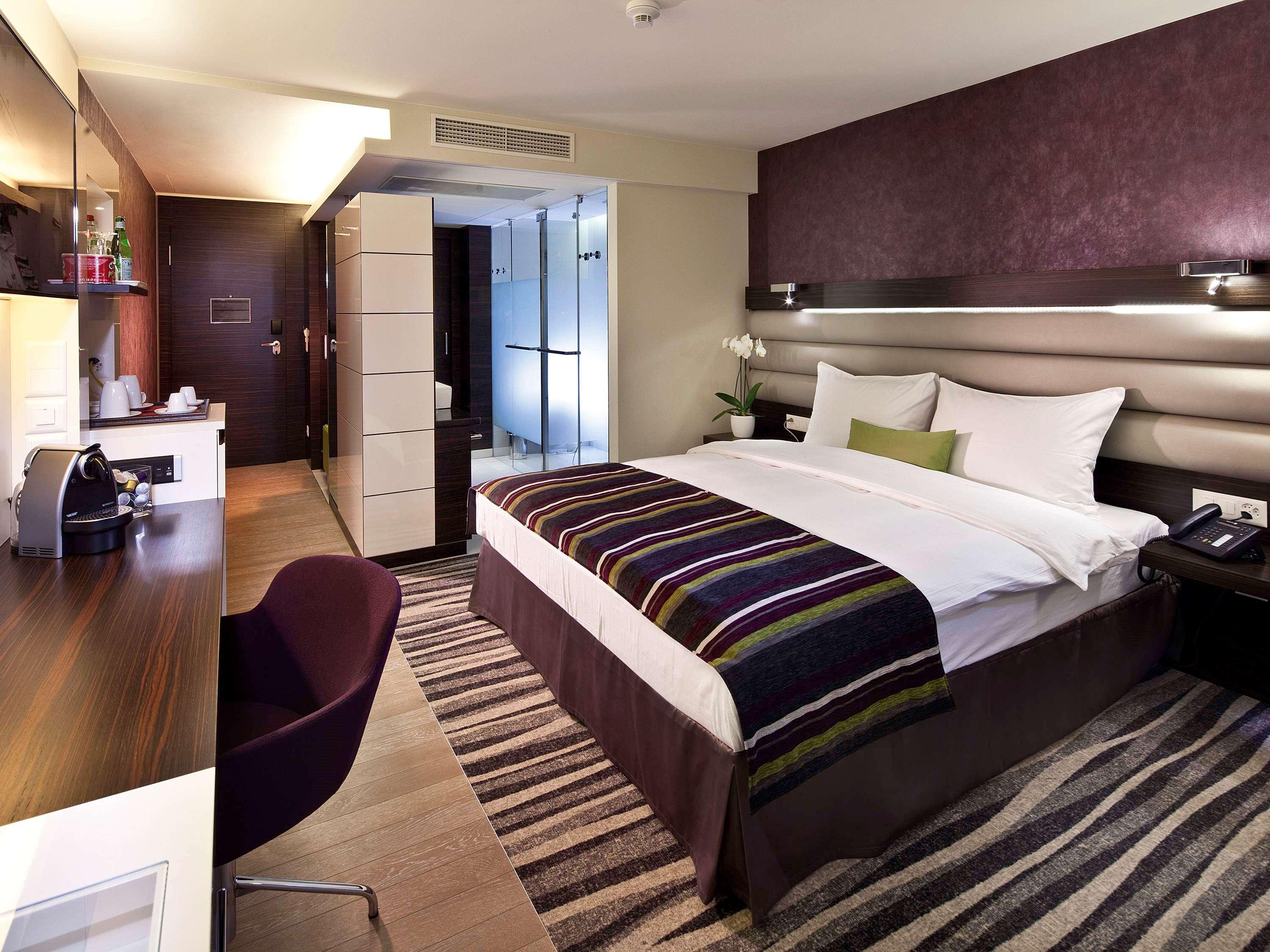 Room Premium Queen Bed