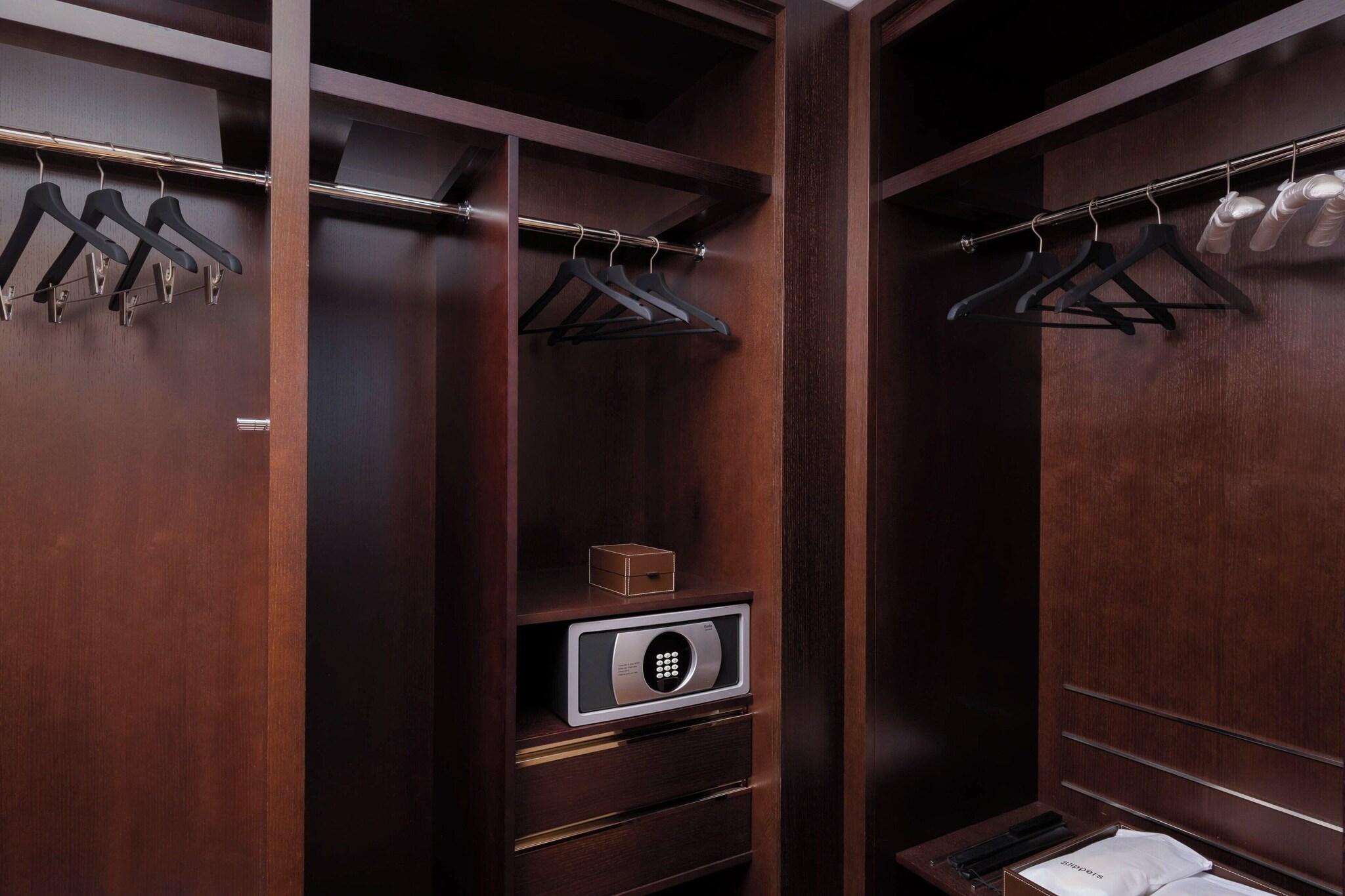 Suite King Bed One Bedroom 