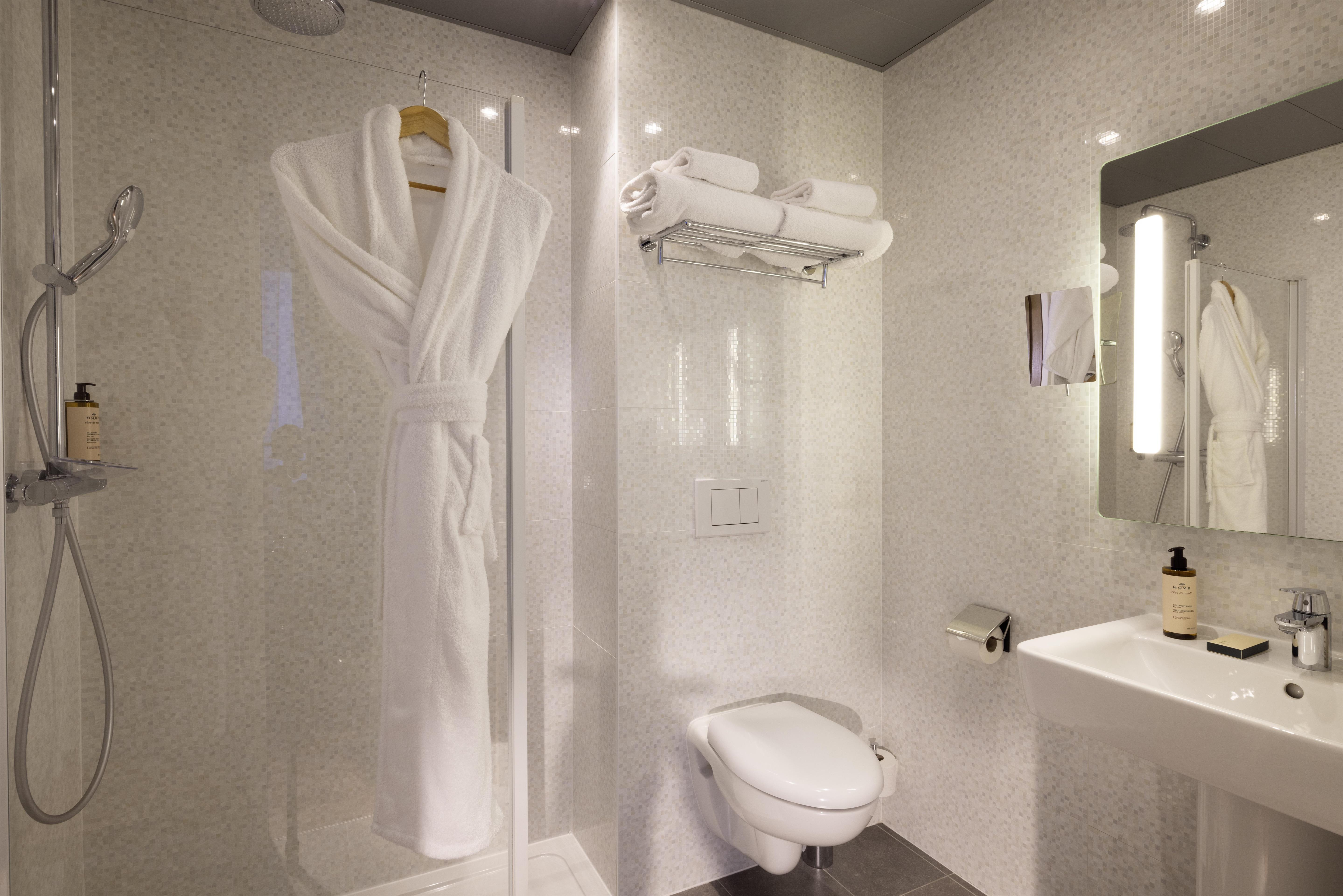 Triple Deluxe Queen Bed