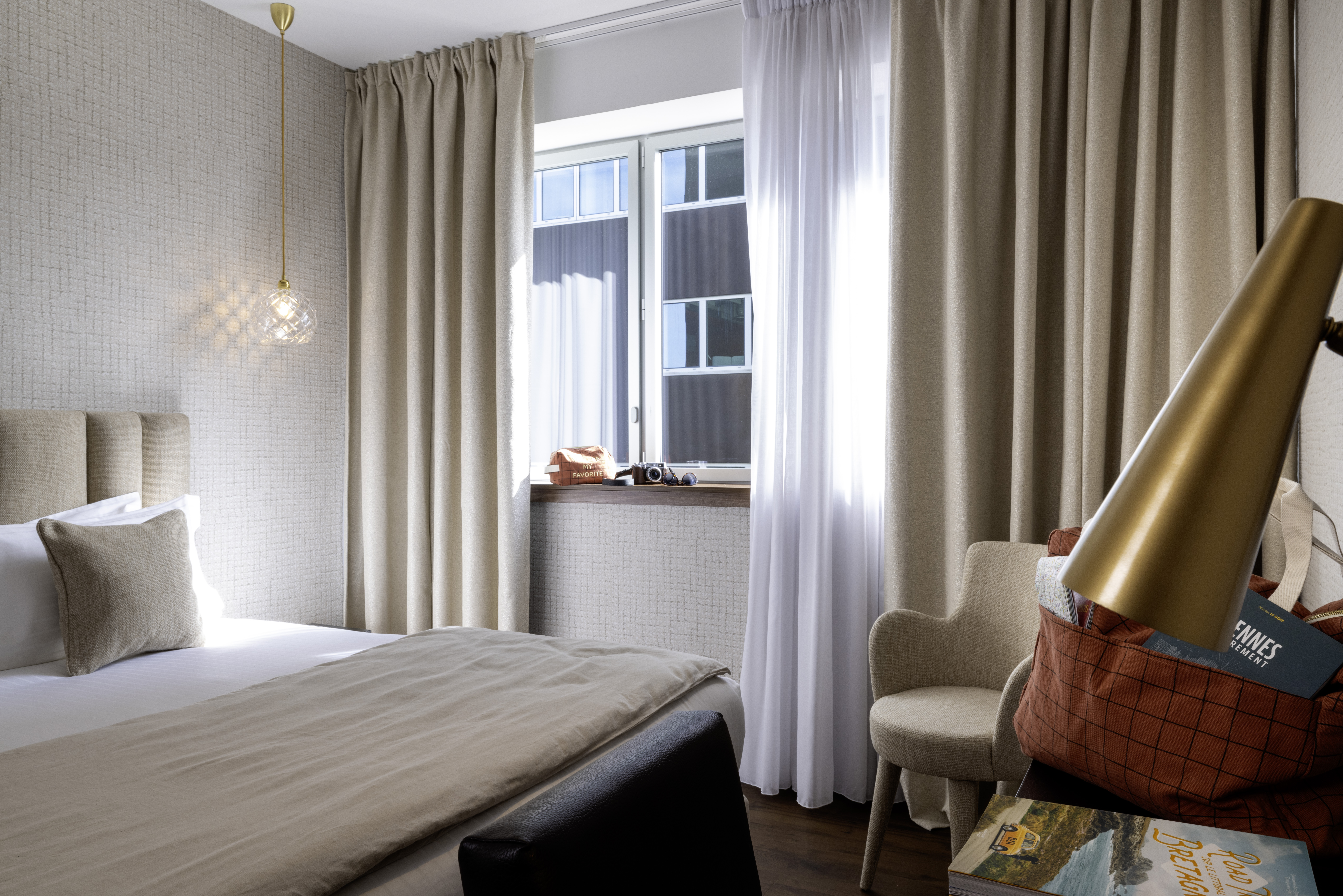 Double Classic Queen Bed