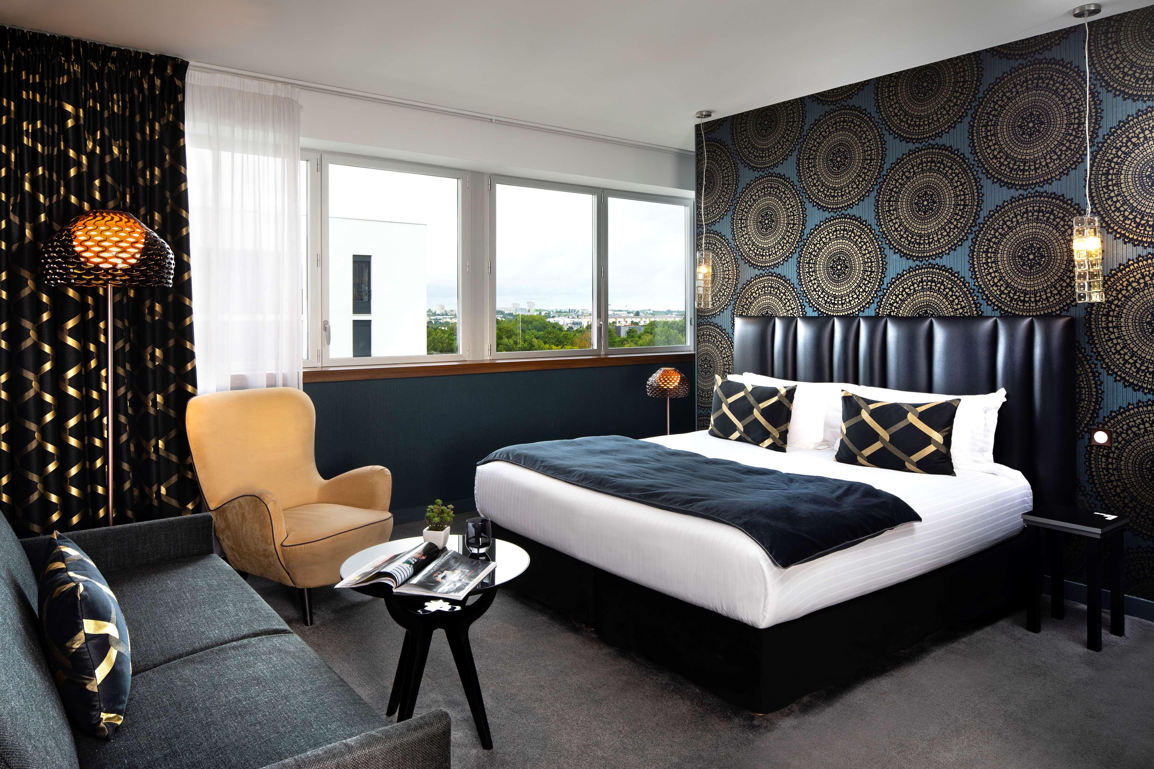 Junior Suite Queen Size Bed