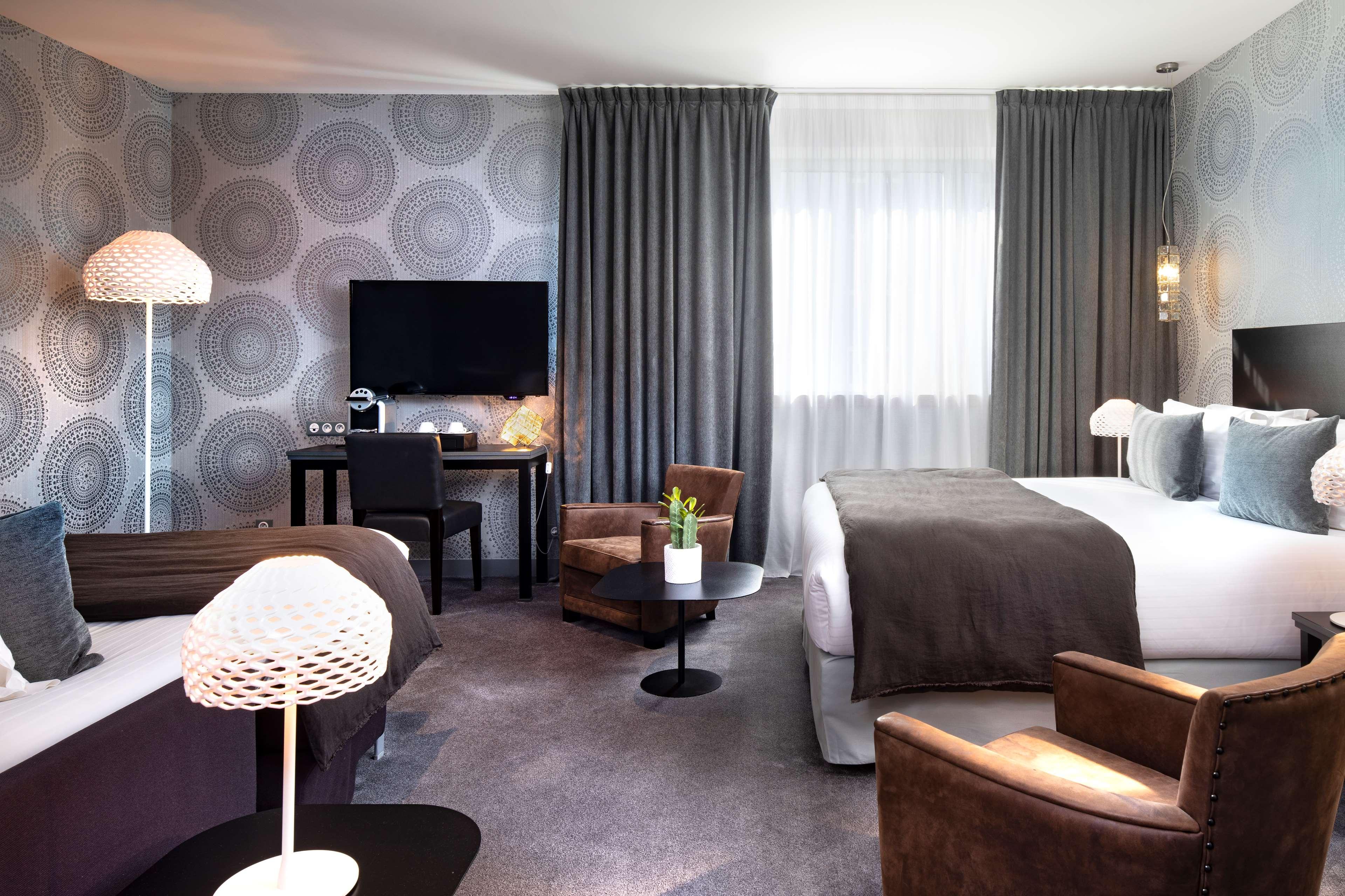 Junior Suite Queen Size Bed