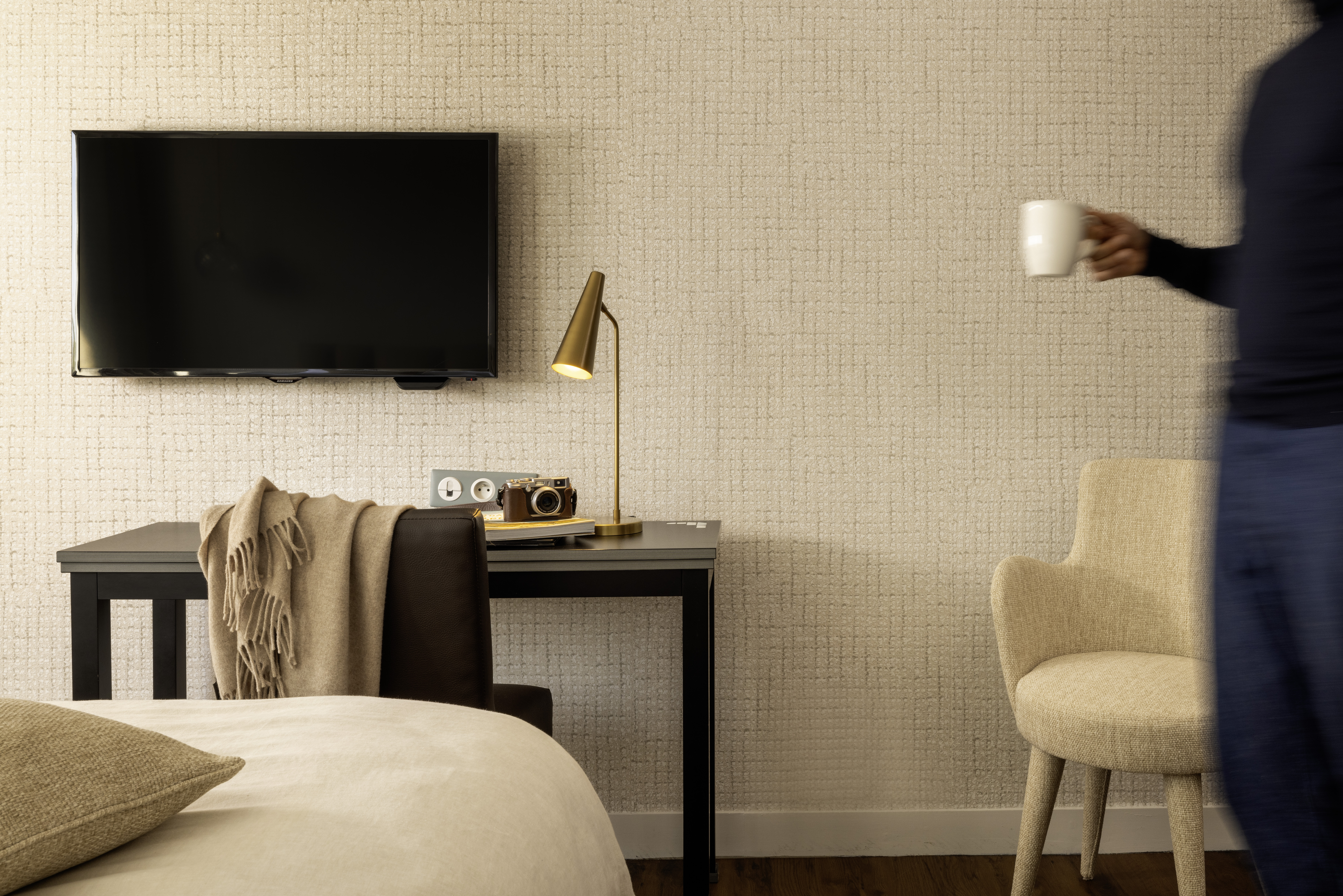 Double Classic Queen Bed