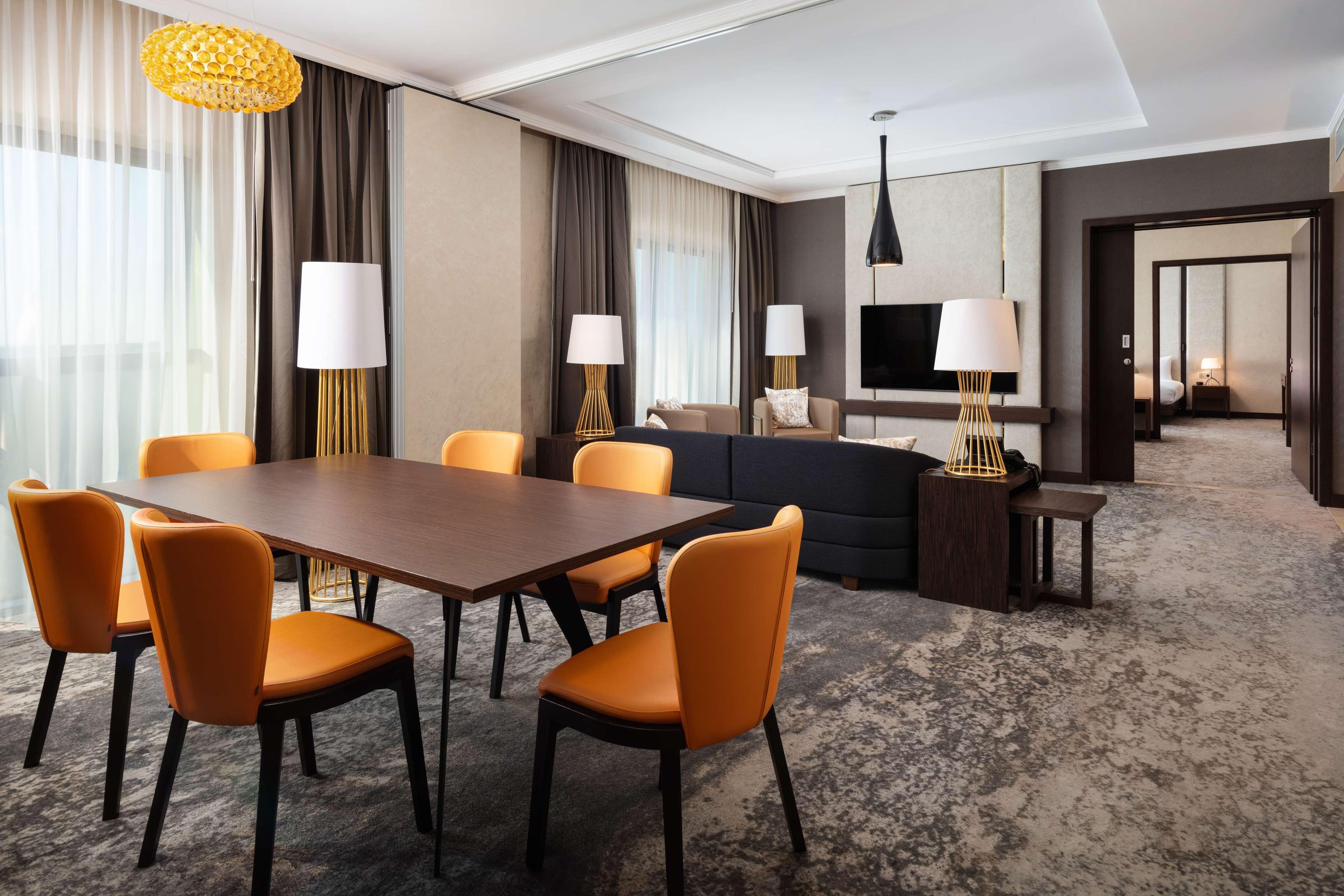 Suite Presidential with Views