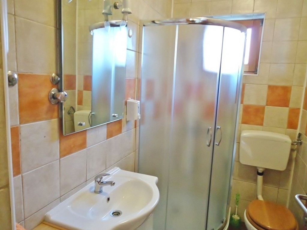 Apartment Capacity 6