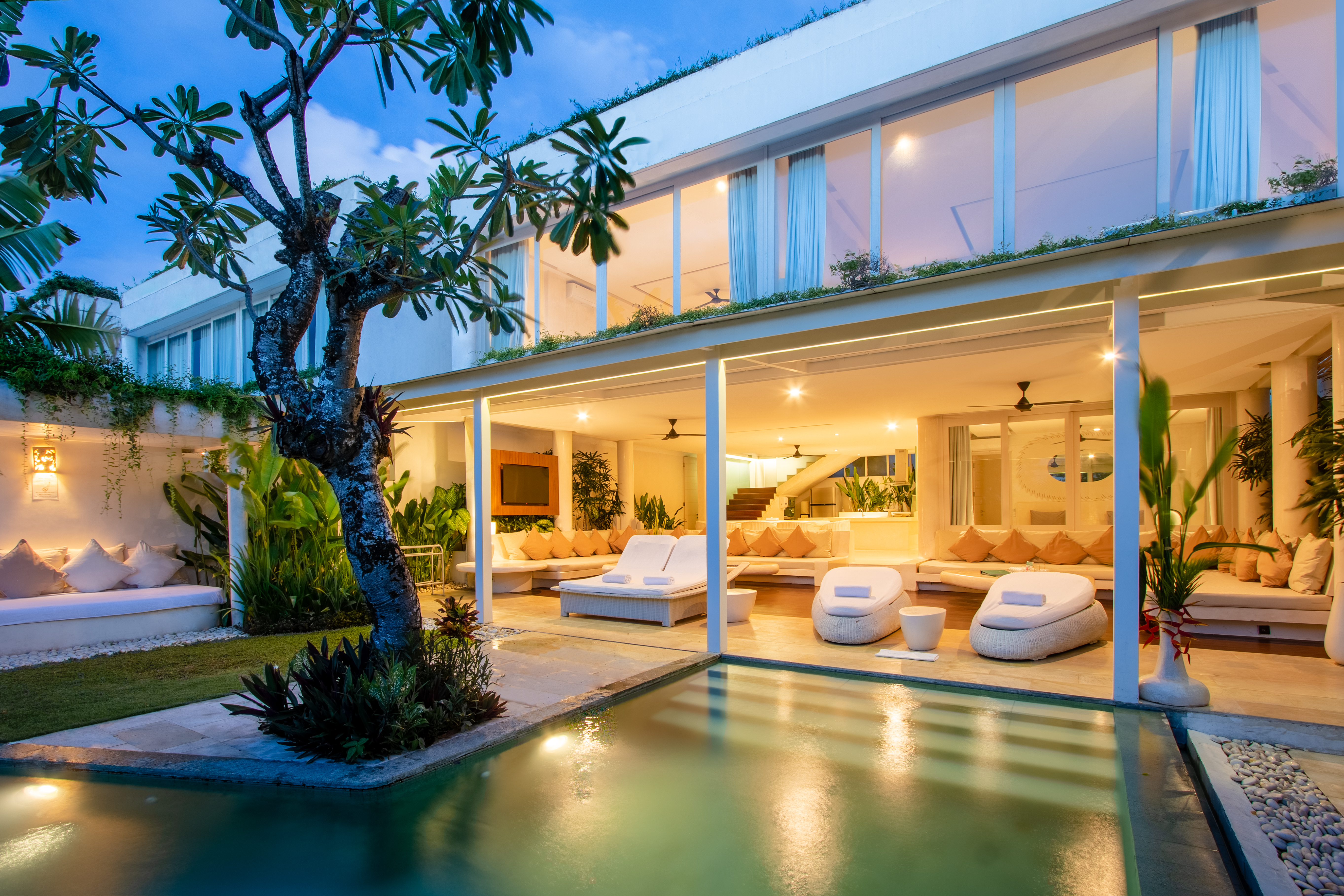 Villa Five Bedrooms with More Than Three Bathrooms