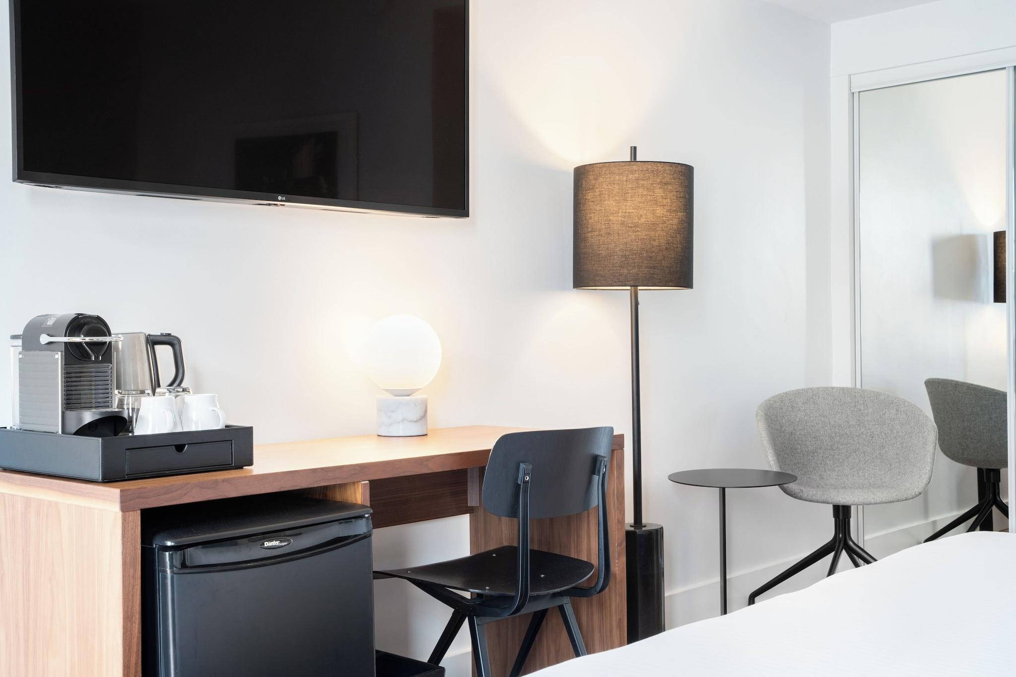 Double Garden View King Bed