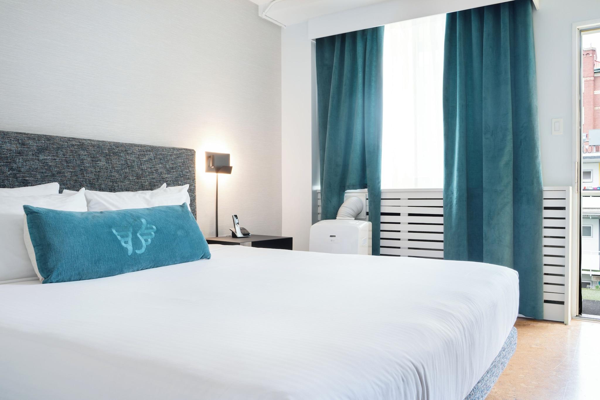 Double Garden View King Bed