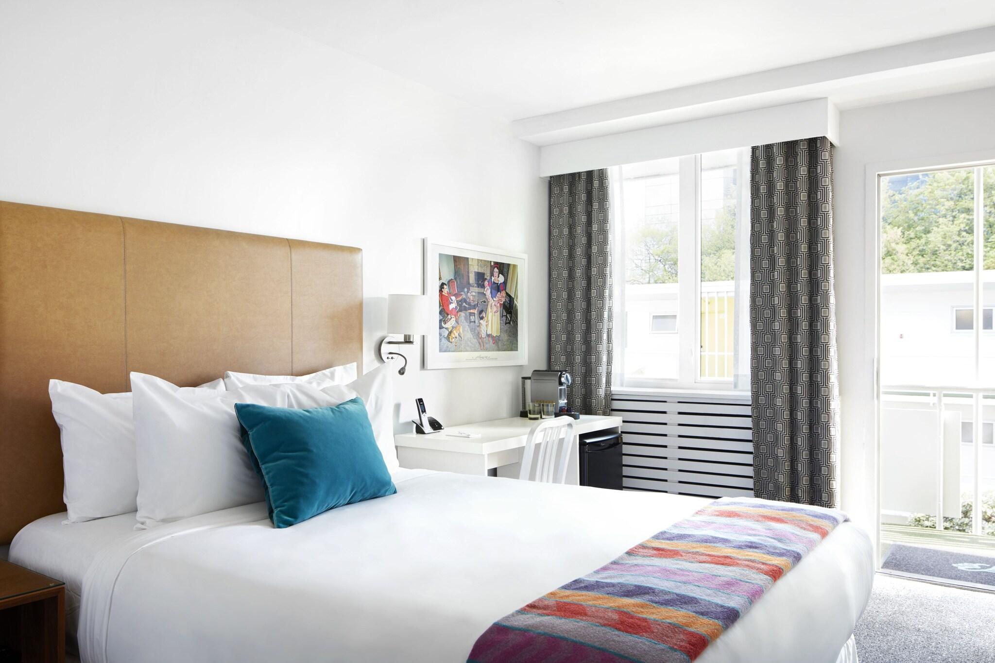 Double Queen Size Bed