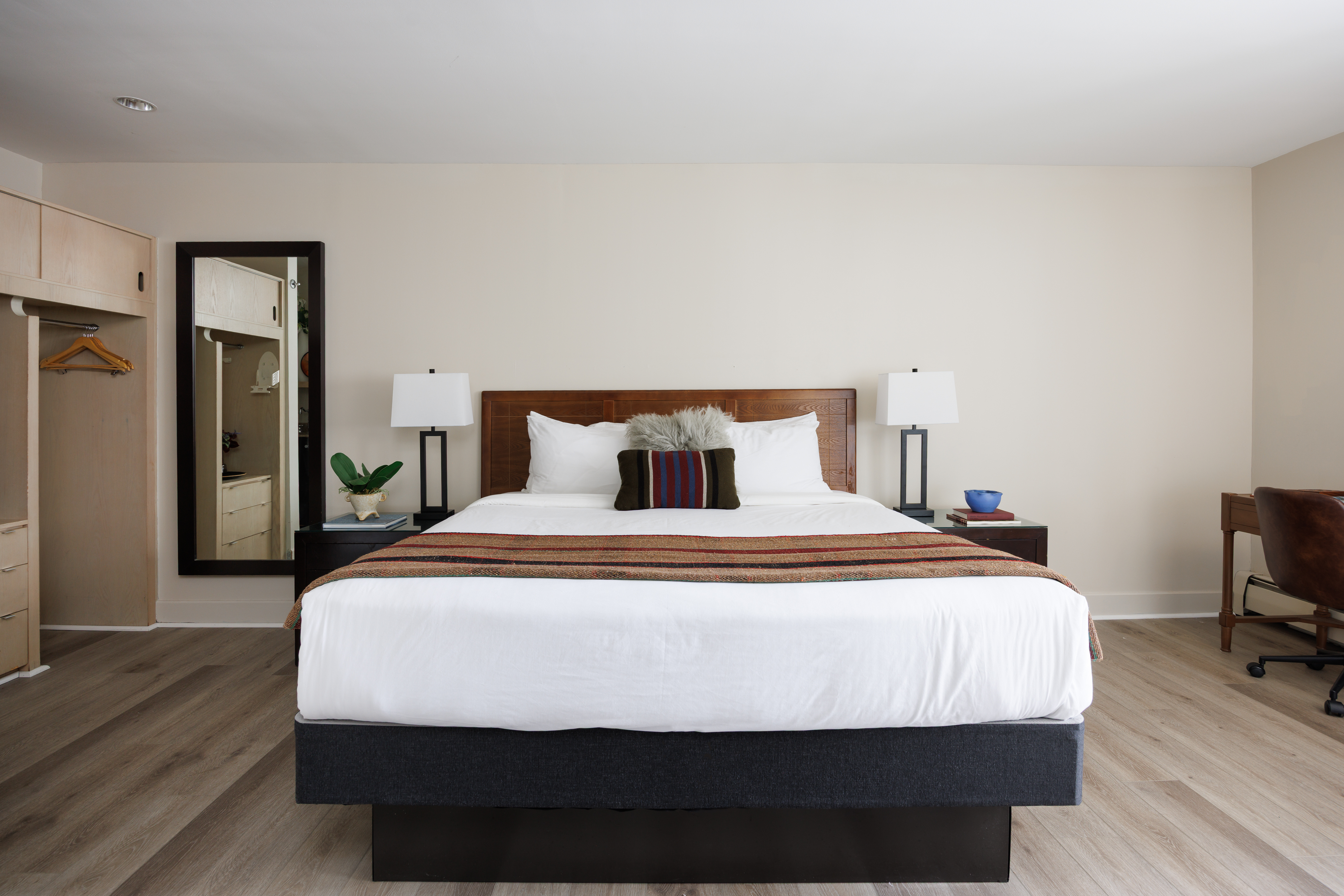 Room King Bed One Bedroom 